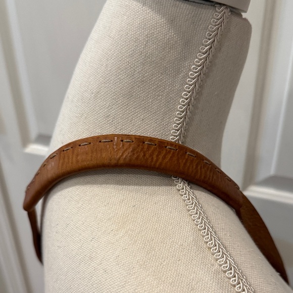 Chic Tan and Brown Leather Tote - Picture 4 of 16